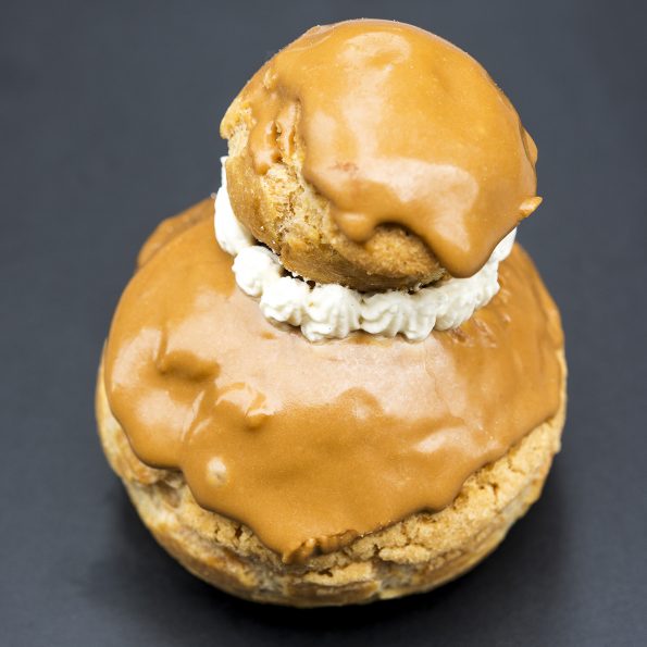 Religieuse au Café